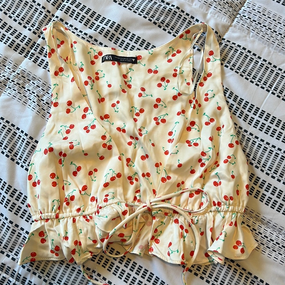 Zara XS cherry tie front crop top